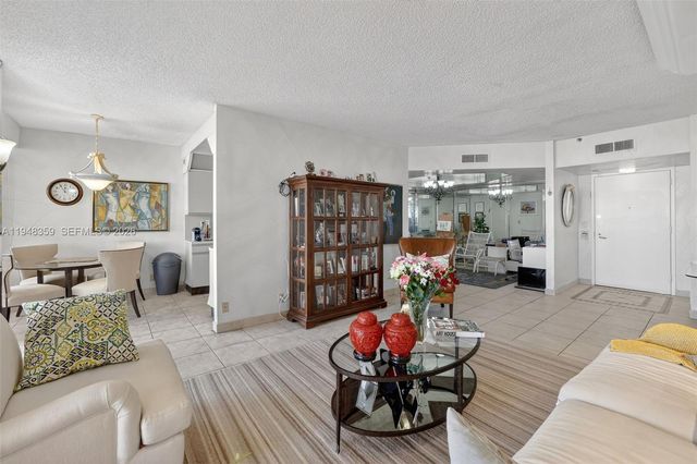 19355 Turnberry Way 8L, Aventura, FL 33180