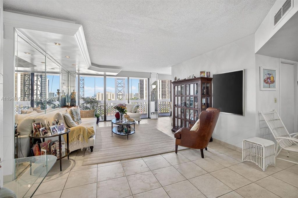 19355 Turnberry Way 8L, Aventura, FL 33180