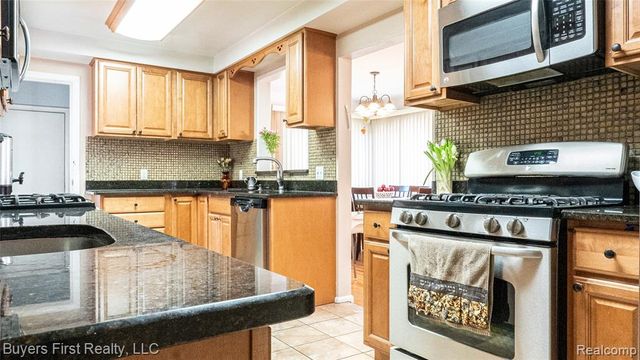 24641 Church Street, Oak Park, MI 48237