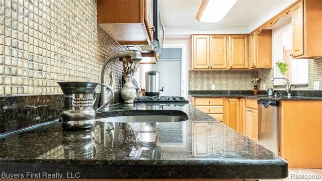 24641 Church Street, Oak Park, MI 48237