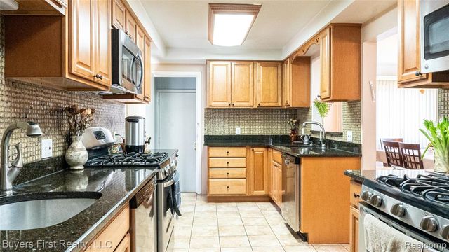 24641 Church Street, Oak Park, MI 48237
