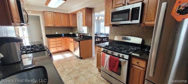 24641 Church Street, Oak Park, MI 48237