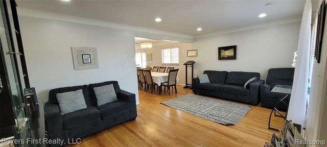 24641 Church Street, Oak Park, MI 48237