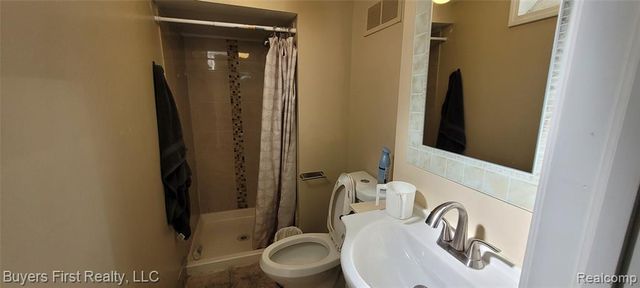 24641 Church Street, Oak Park, MI 48237