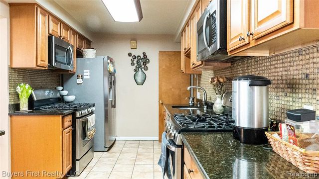 24641 Church Street, Oak Park, MI 48237
