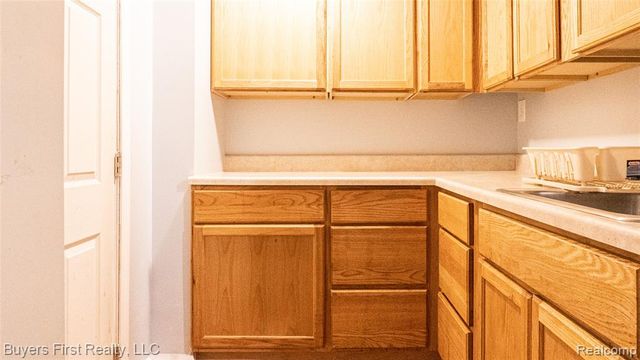 24641 Church Street, Oak Park, MI 48237