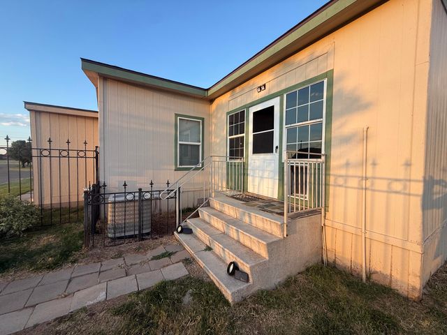 2811 Woodrow Road, Lubbock, TX 79423