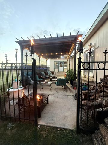 2811 Woodrow Road, Lubbock, TX 79423