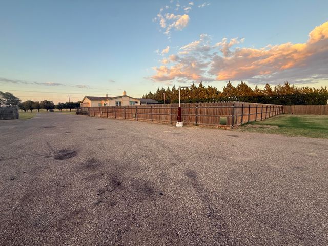 2811 Woodrow Road, Lubbock, TX 79423