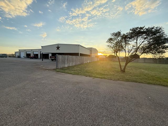 2811 Woodrow Road, Lubbock, TX 79423