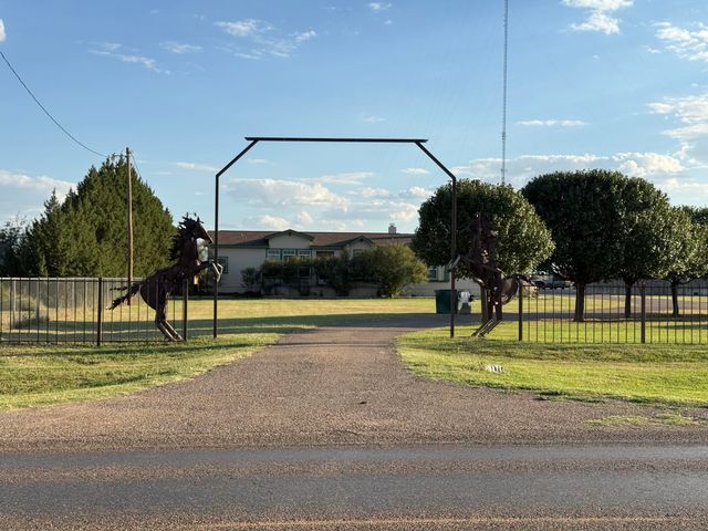 2811 Woodrow Road, Lubbock, TX 79423