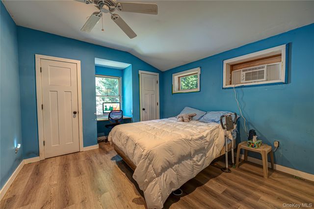 37 Crescent Bow, Ridge, NY 11961