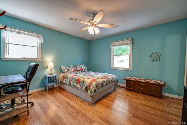 37 Crescent Bow, Ridge, NY 11961
