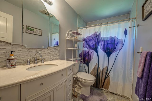 37 Crescent Bow, Ridge, NY 11961