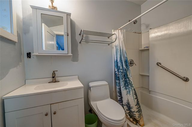 37 Crescent Bow, Ridge, NY 11961