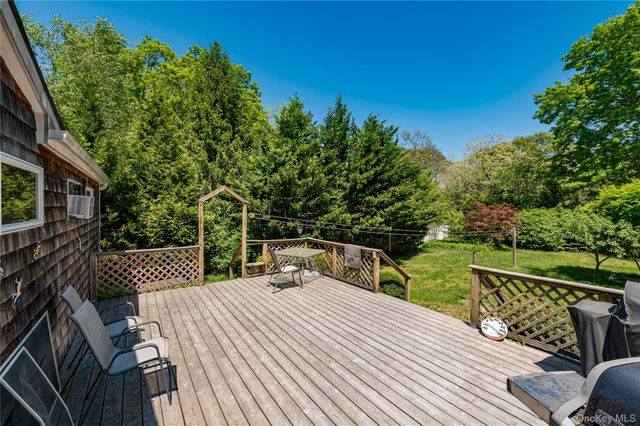 37 Crescent Bow, Ridge, NY 11961
