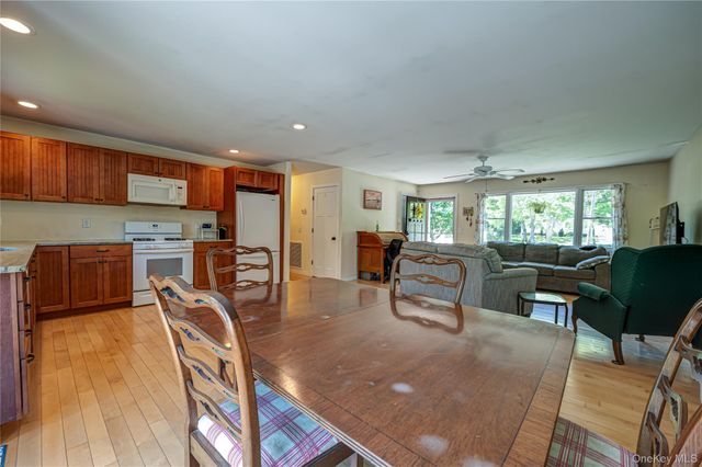 37 Crescent Bow, Ridge, NY 11961