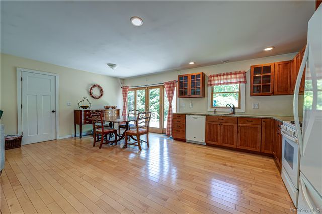 37 Crescent Bow, Ridge, NY 11961