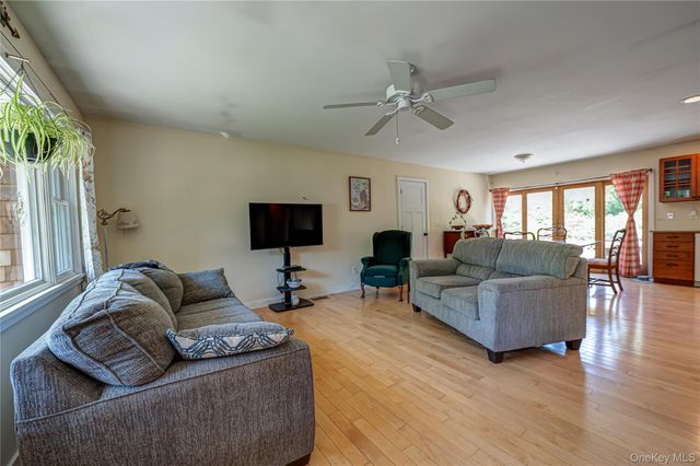 37 Crescent Bow, Ridge, NY 11961