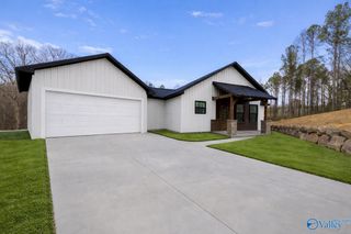 6400 Dalewood Lane, Guntersville, AL 35976