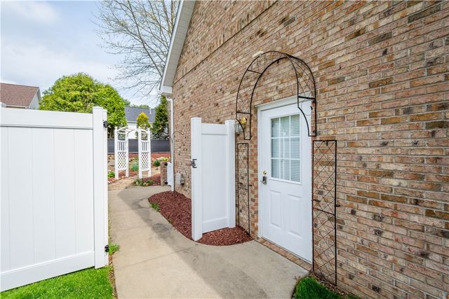 117 Clare Dr, Perryopolis, PA 15473