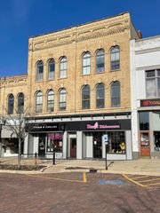 116 N Benton Street 2C, Woodstock, IL 60098