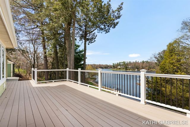 18886 Greenwood Court, Spring Lake, MI 49456