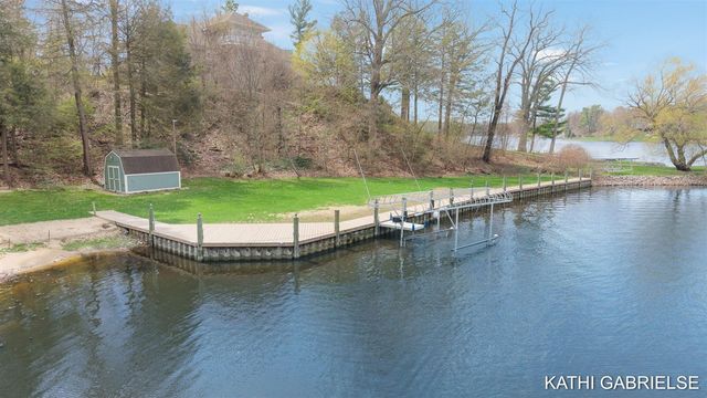 18886 Greenwood Court, Spring Lake, MI 49456