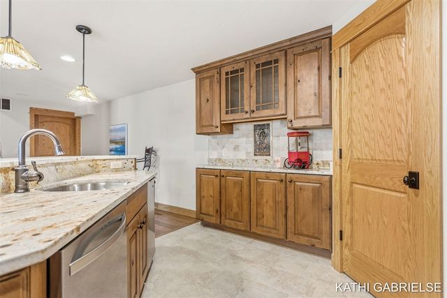 18886 Greenwood Court, Spring Lake, MI 49456