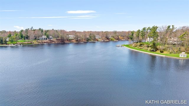 18886 Greenwood Court, Spring Lake, MI 49456