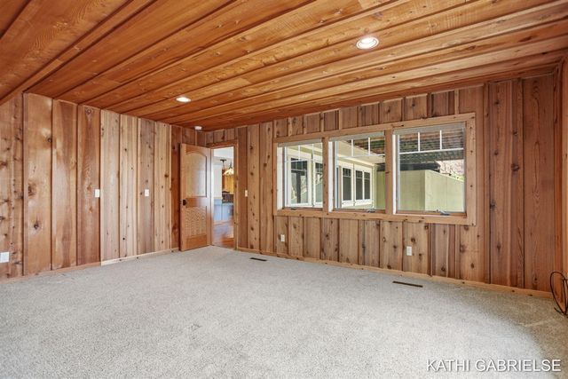 18886 Greenwood Court, Spring Lake, MI 49456
