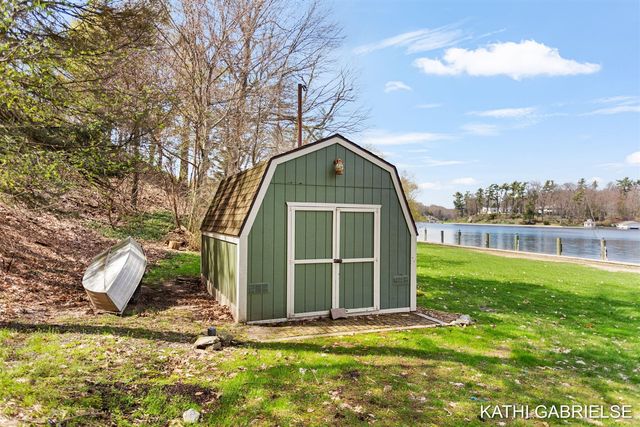 18886 Greenwood Court, Spring Lake, MI 49456