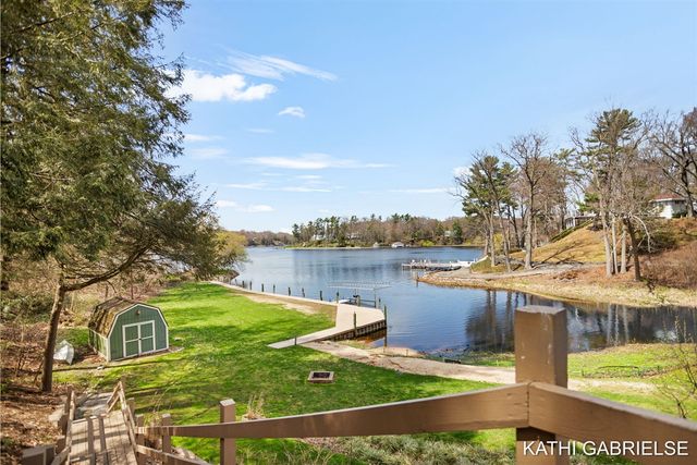 18886 Greenwood Court, Spring Lake, MI 49456