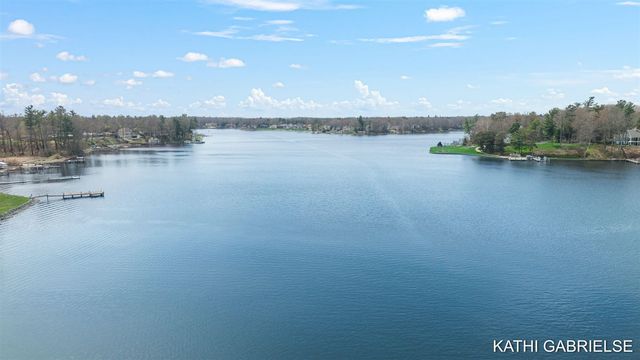 18886 Greenwood Court, Spring Lake, MI 49456