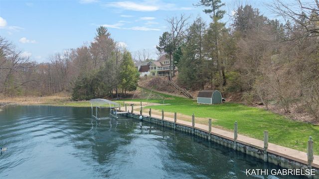 18886 Greenwood Court, Spring Lake, MI 49456