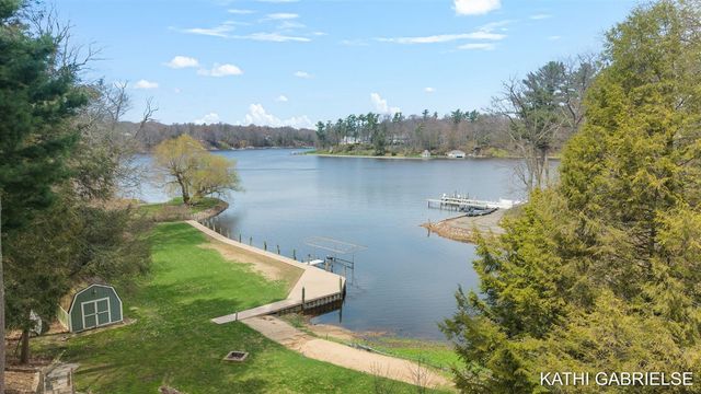 18886 Greenwood Court, Spring Lake, MI 49456