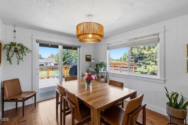 61211 Mount Vista Drive, Bend, OR 97702