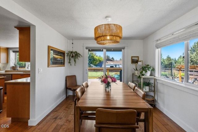 61211 Mount Vista Drive, Bend, OR 97702