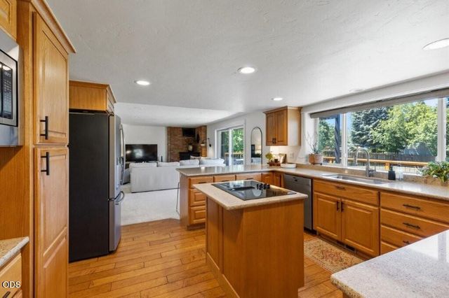 61211 Mount Vista Drive, Bend, OR 97702