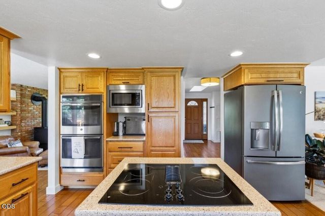 61211 Mount Vista Drive, Bend, OR 97702