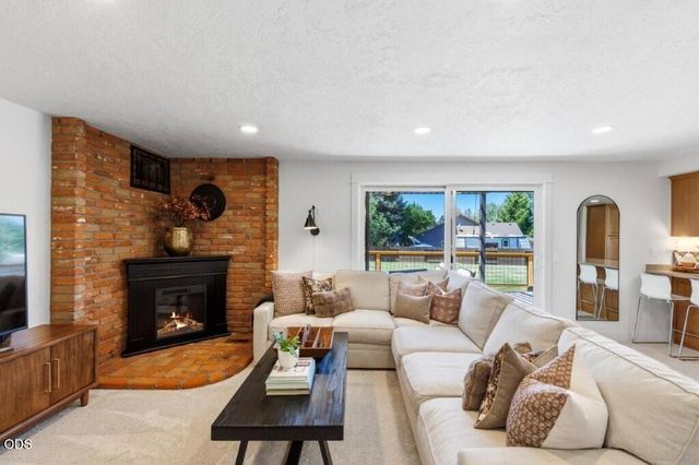 61211 Mount Vista Drive, Bend, OR 97702