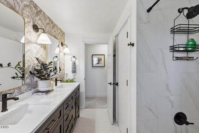 61211 Mount Vista Drive, Bend, OR 97702
