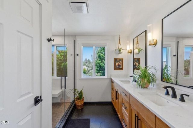 61211 Mount Vista Drive, Bend, OR 97702