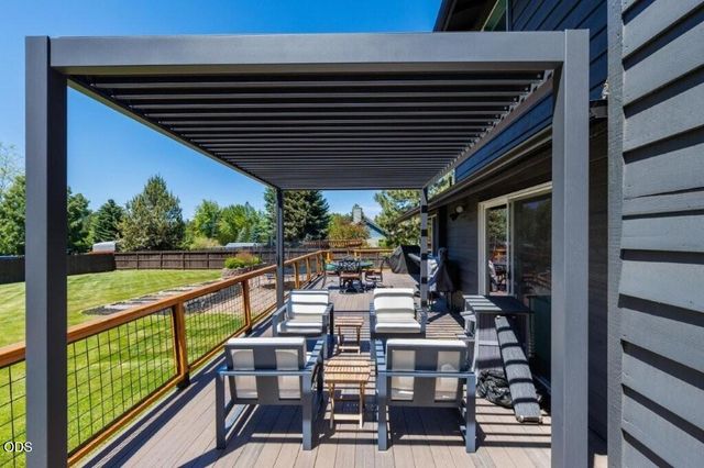 61211 Mount Vista Drive, Bend, OR 97702