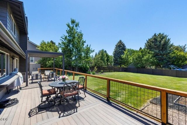 61211 Mount Vista Drive, Bend, OR 97702