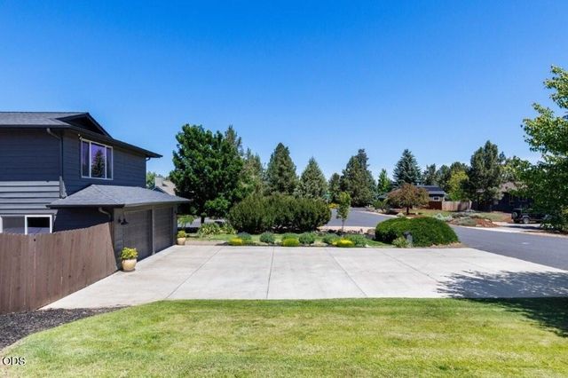 61211 Mount Vista Drive, Bend, OR 97702