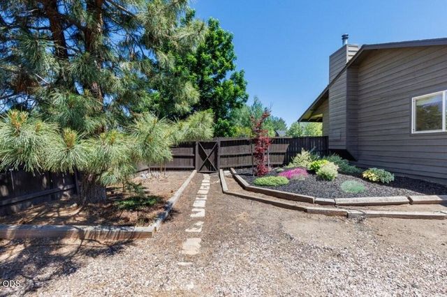 61211 Mount Vista Drive, Bend, OR 97702