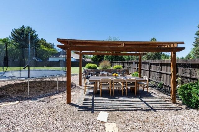 61211 Mount Vista Drive, Bend, OR 97702