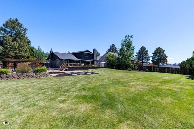 61211 Mount Vista Drive, Bend, OR 97702