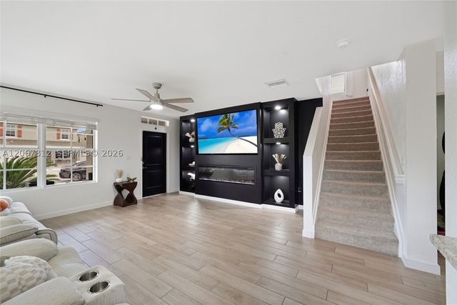 572 NE 6th Pl, Homestead, FL 33034